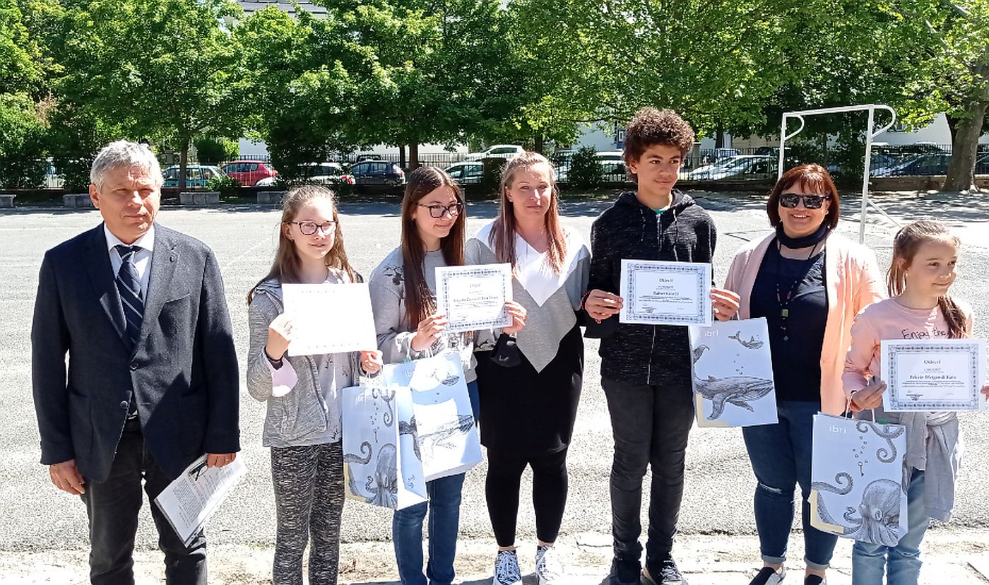 Átadták a közlekedési kultúra napja alkalmából meghirdetett rajzpályázat díjait